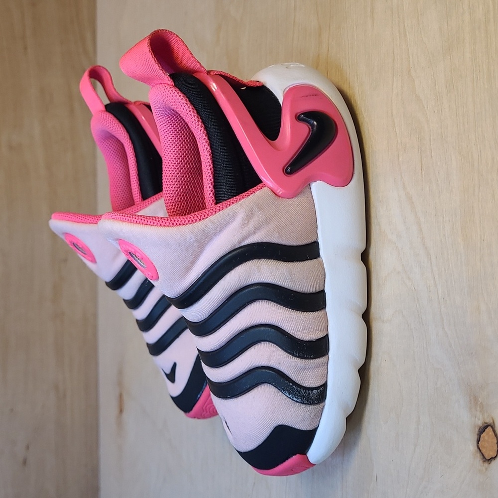 Nike Kids Sneakers Pink and Black - Picture 5 of 10